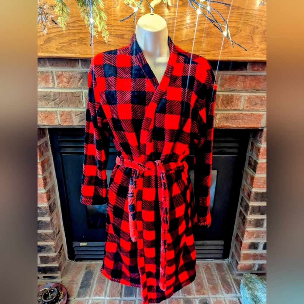 Super Soft Buffalo Plaid Red and Black Robe size medium